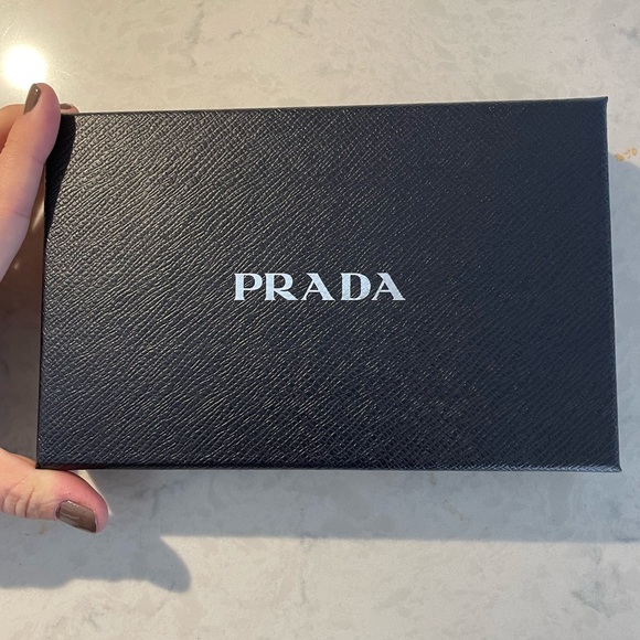 Authenticated Large Prada Wallet - Picture 11 of 12